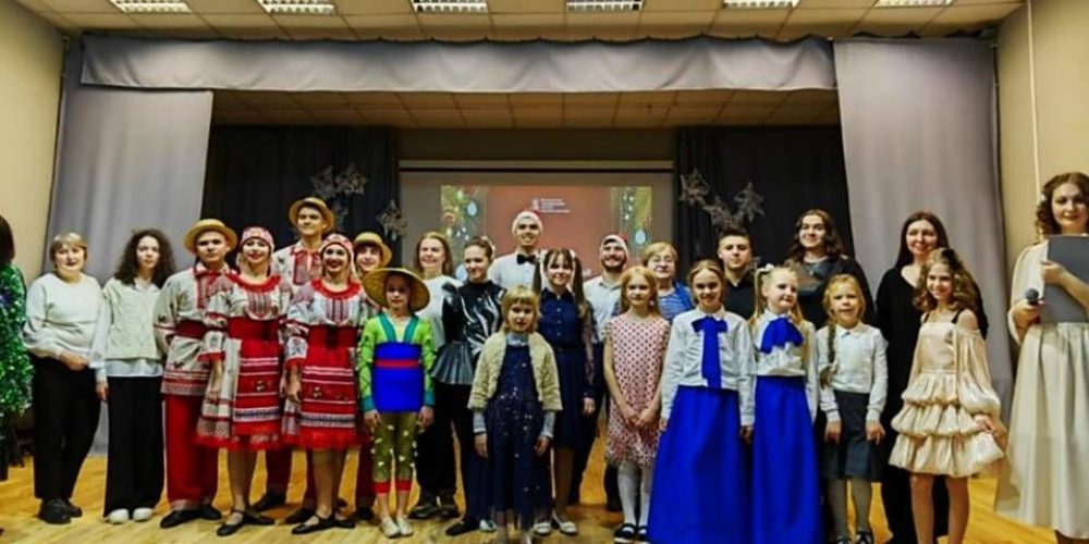 Детские школы Волгограда и ЛНР объединил новогодний праздник