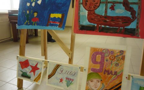 В Волгоградской детской галерее продолжается выставка «Победа в наших сердцах»