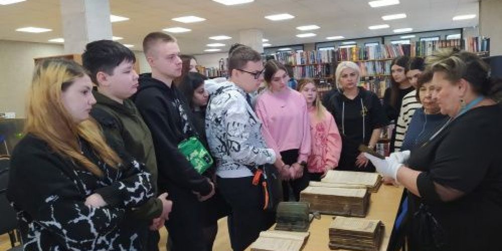 Молодых волгоградцев познакомили с православным книгопечатанием
