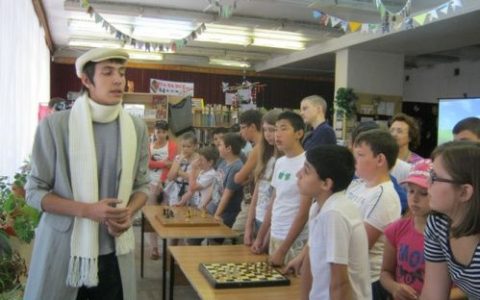 В главной детской библиотеке региона отметят день шахмат