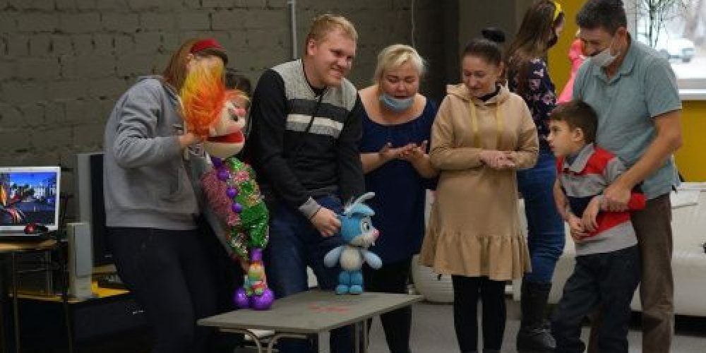 Артисты Волгоградского театра кукол провели инклюзивный мастер-класс